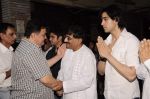 Rishi Kapoor at Sunil and Dharmesh Darshan_s dad_s prayer meet in Santacruz on 3rd Jan 2012 (82).JPG